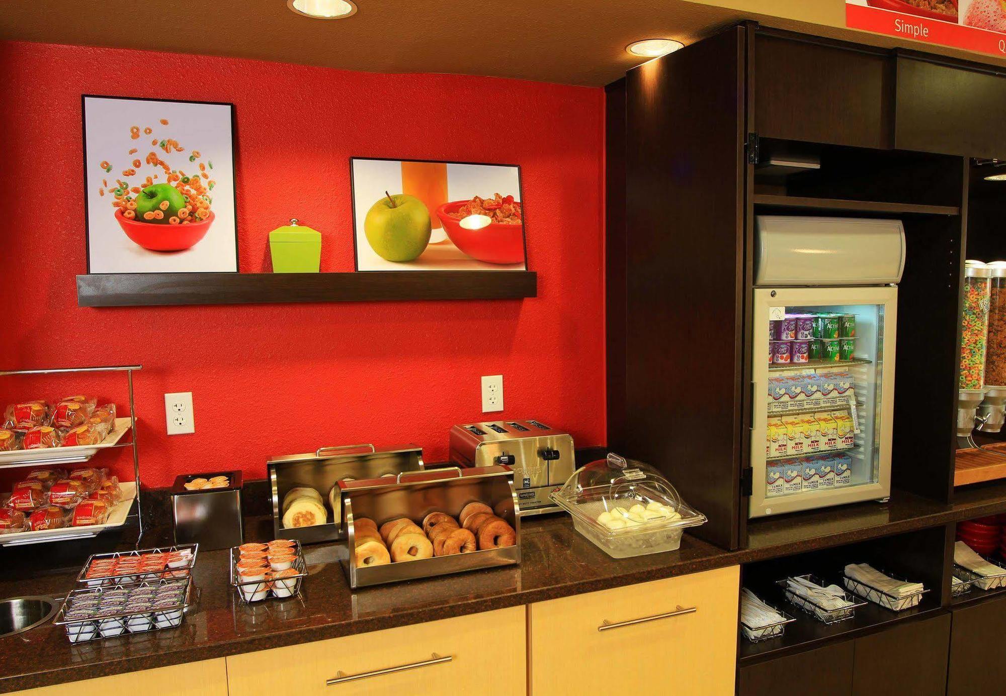 Towneplace Suites By Marriott East Lansing Restaurant foto